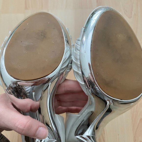 Loved, Like New Women's Aldo Silver Bow Heels Bridal Pumps Size 8 with Box - Picture 8 of 10